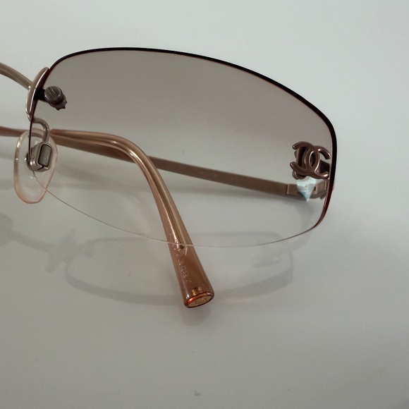 Chanel Sunglasses style 4002 c194/61 - Picture 4 of 16